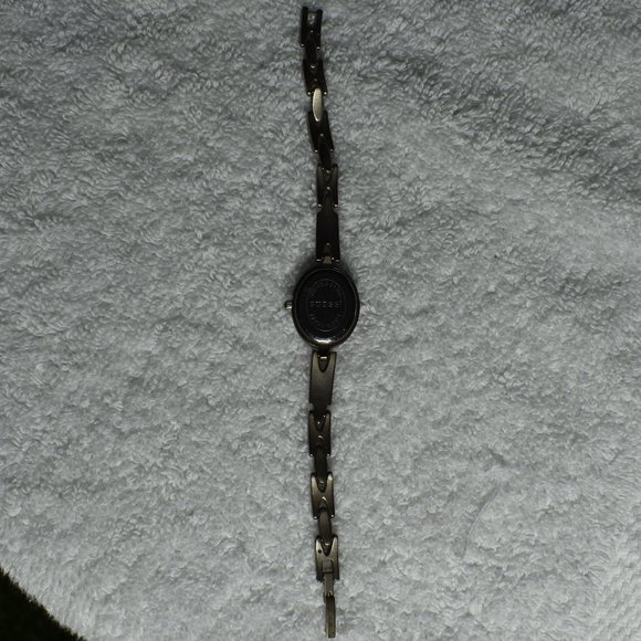 Vintage Guess Titanium Qwartz Watch w/ White Face - Picture 16 of 16